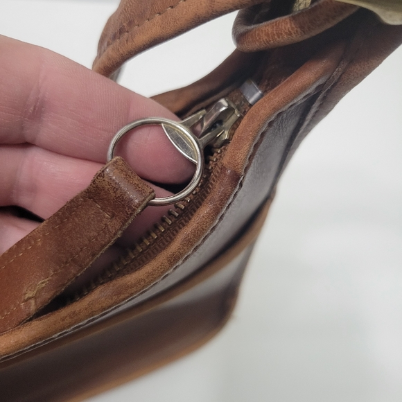 Brown Leather Crossbody Shoulder Bag. - Picture 4 of 9